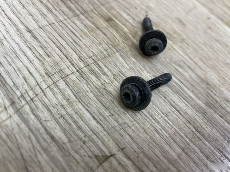 Винт датчика удара Volvo XC70 Винт датчика удара Volvo XC70