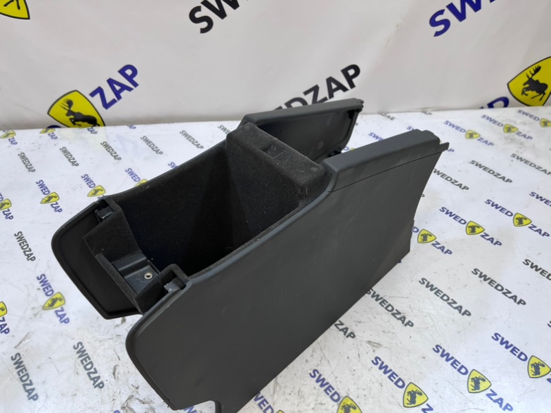 Подлокотник Volvo S60 2015 B4164T 39819457 контрактная