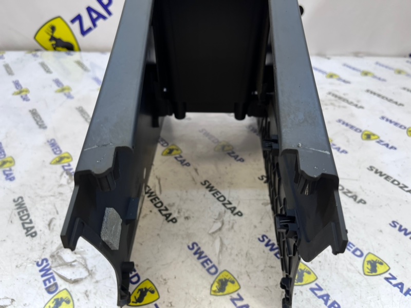 Подлокотник S60 2015 B4164T