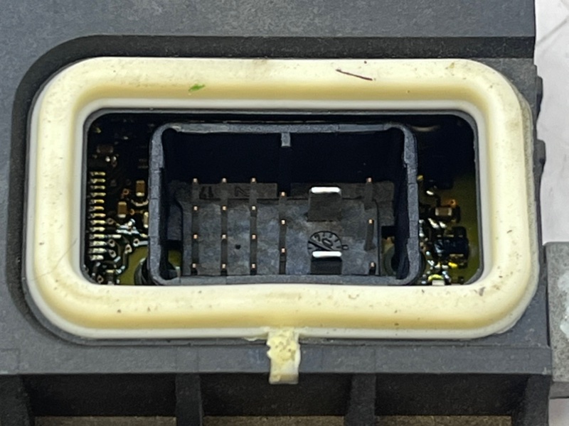 Блок управления правый S80 2009 B6304T