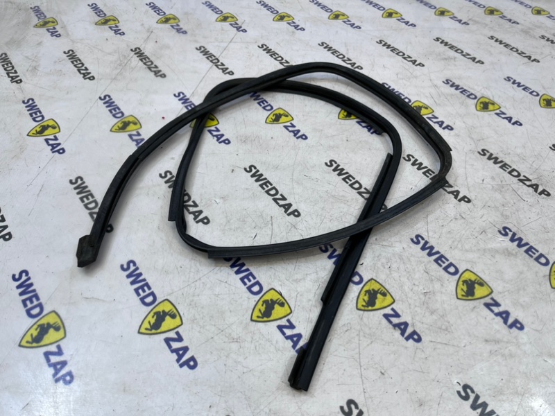 Уплотнитель порога правый Volvo S60 2015 B4164T 31333010 контрактная