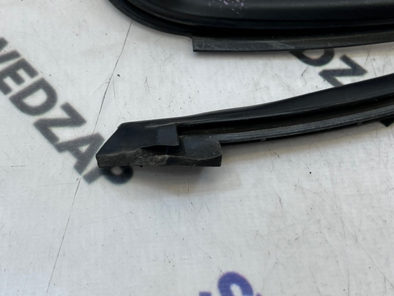 Уплотнитель порога правый Volvo S60 B4164T