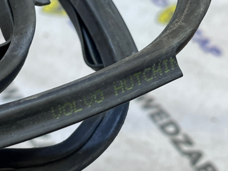 Уплотнитель порога правый S60 2015 B4164T