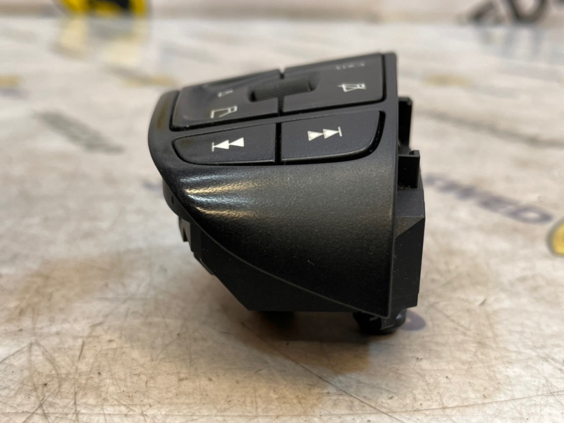 Блок кнопок руля XC70 2011 B6304T4