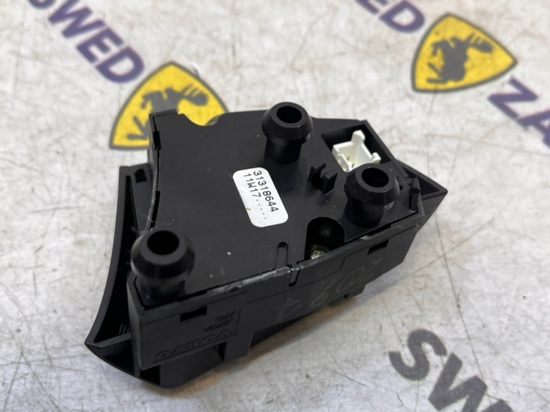 Блок кнопок руля XC70 2011 B6304T4