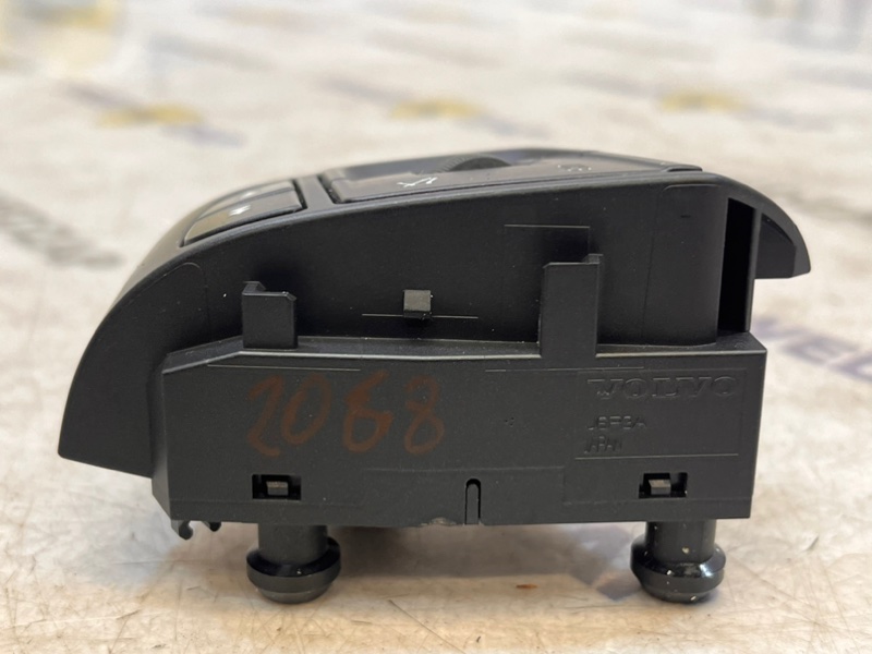 Кнопка громкости S80 2014 B6304T4