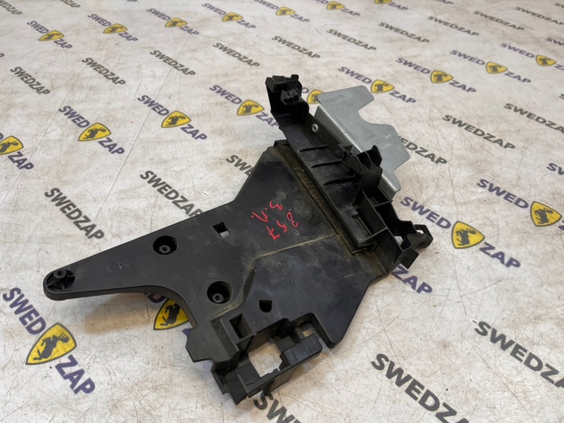 Кронштейн замка двери задний левый Volvo XC70 BZ 31253941 контрактная