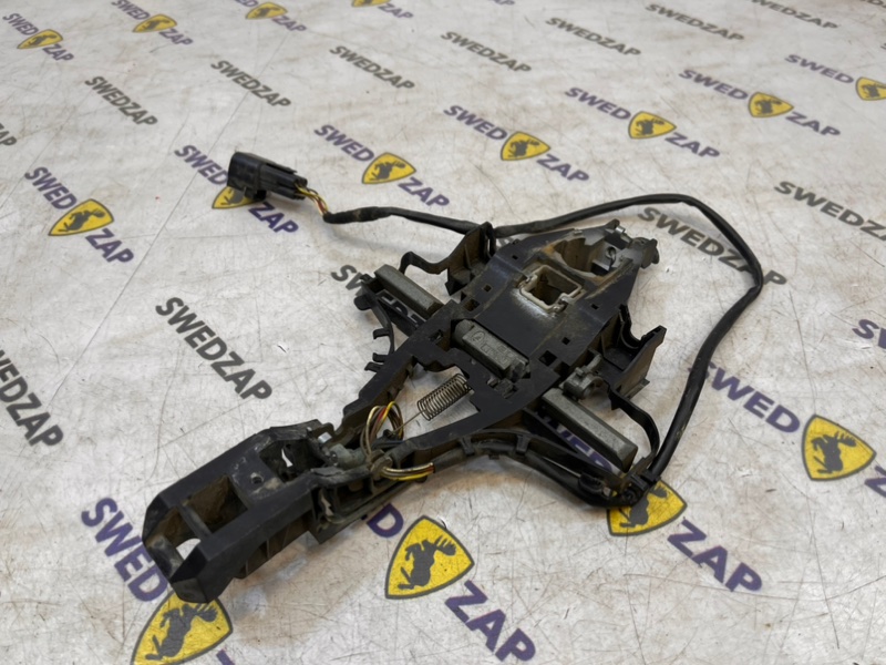 Кронштейн ручки двери передний правый Volvo S80 AS 30784205 контрактная