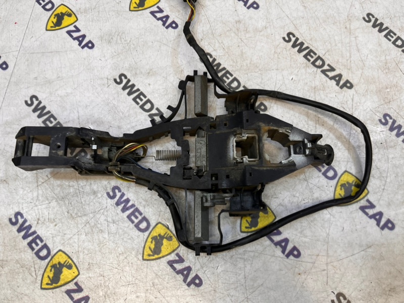 Кронштейн ручки двери передний правый Volvo S80 AS