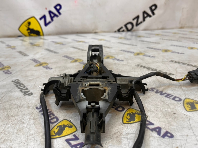 Кронштейн ручки двери передний правый S80 AS