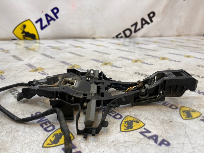 Кронштейн ручки двери передний правый S80 AS