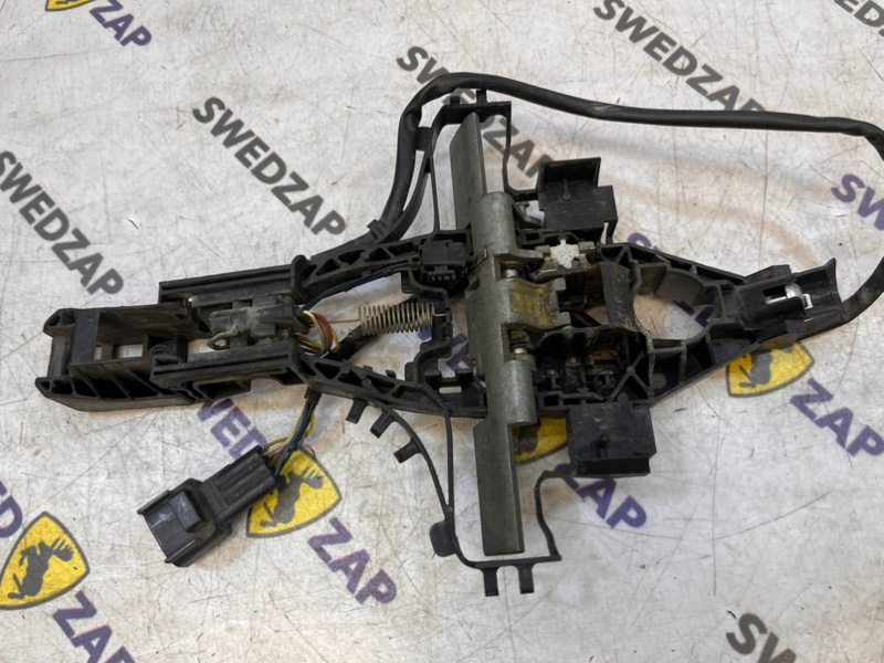 Кронштейн ручки двери передний правый S80 AS