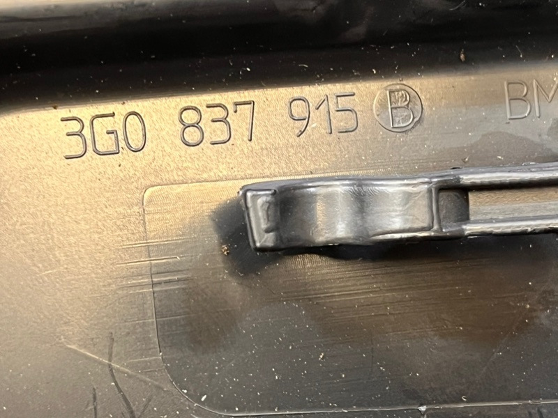 Накладка двери передняя левая passat 2018 CJSA Накладка двери передняя левая passat 2018 CJSA