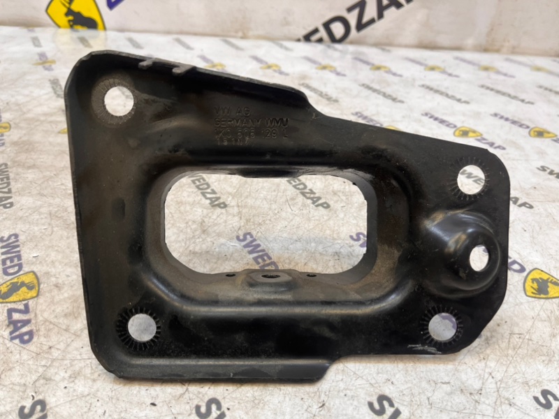 Кронштейн задний левый passat 2018 CJSA