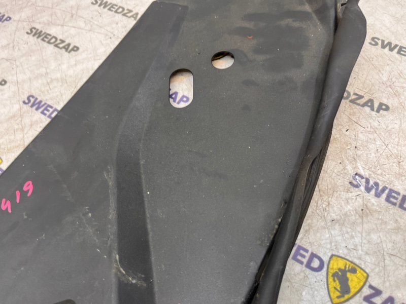Накладка замка капота левая Volvo s90 b4204t23 Накладка замка капота левая Volvo s90 b4204t23