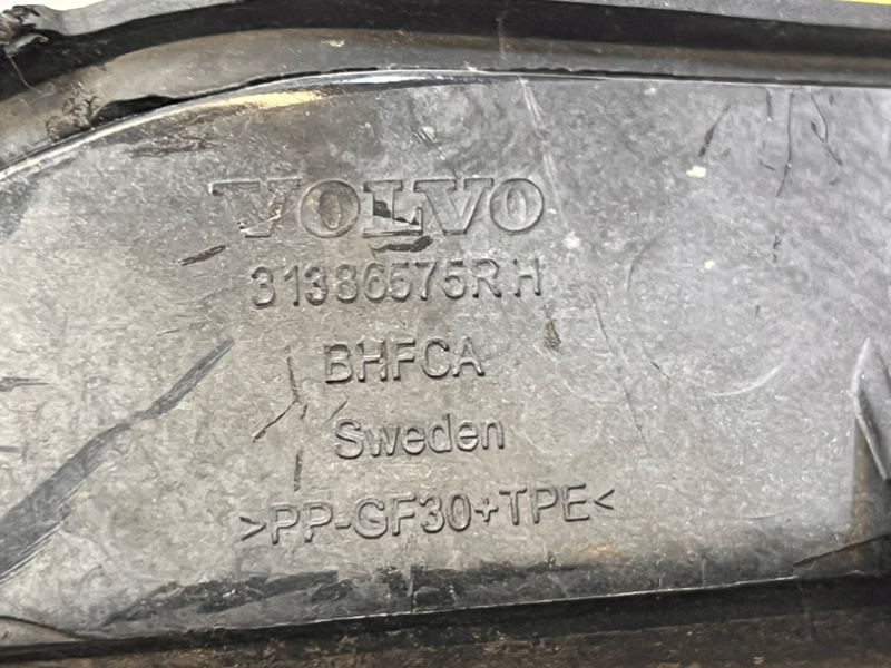 Молдинг лобового стекла правый s90 2017 b4204t23