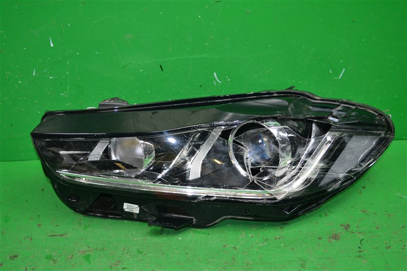 Фара Jaguar Xe левая (б/у) Фара Jaguar Xe левая (б/у)