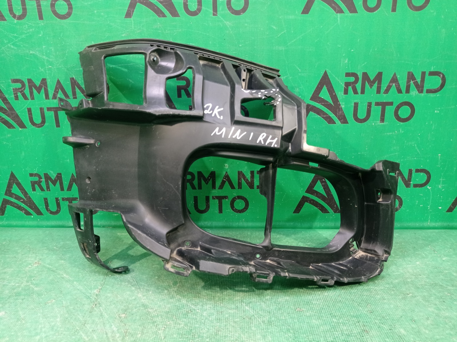 Кронштейн фары правый MINI Countryman 2016-нв F60 51117441792 Б/У