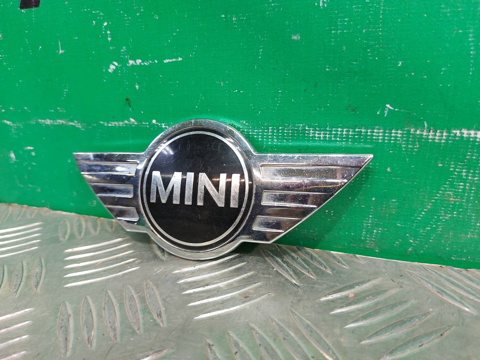 Эмблема передняя Mini Countryman R60
