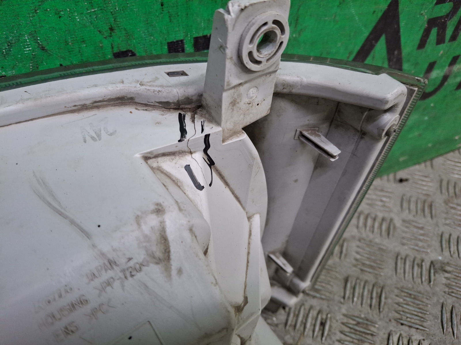 Фара правая Elf 700P 2012-нв 1