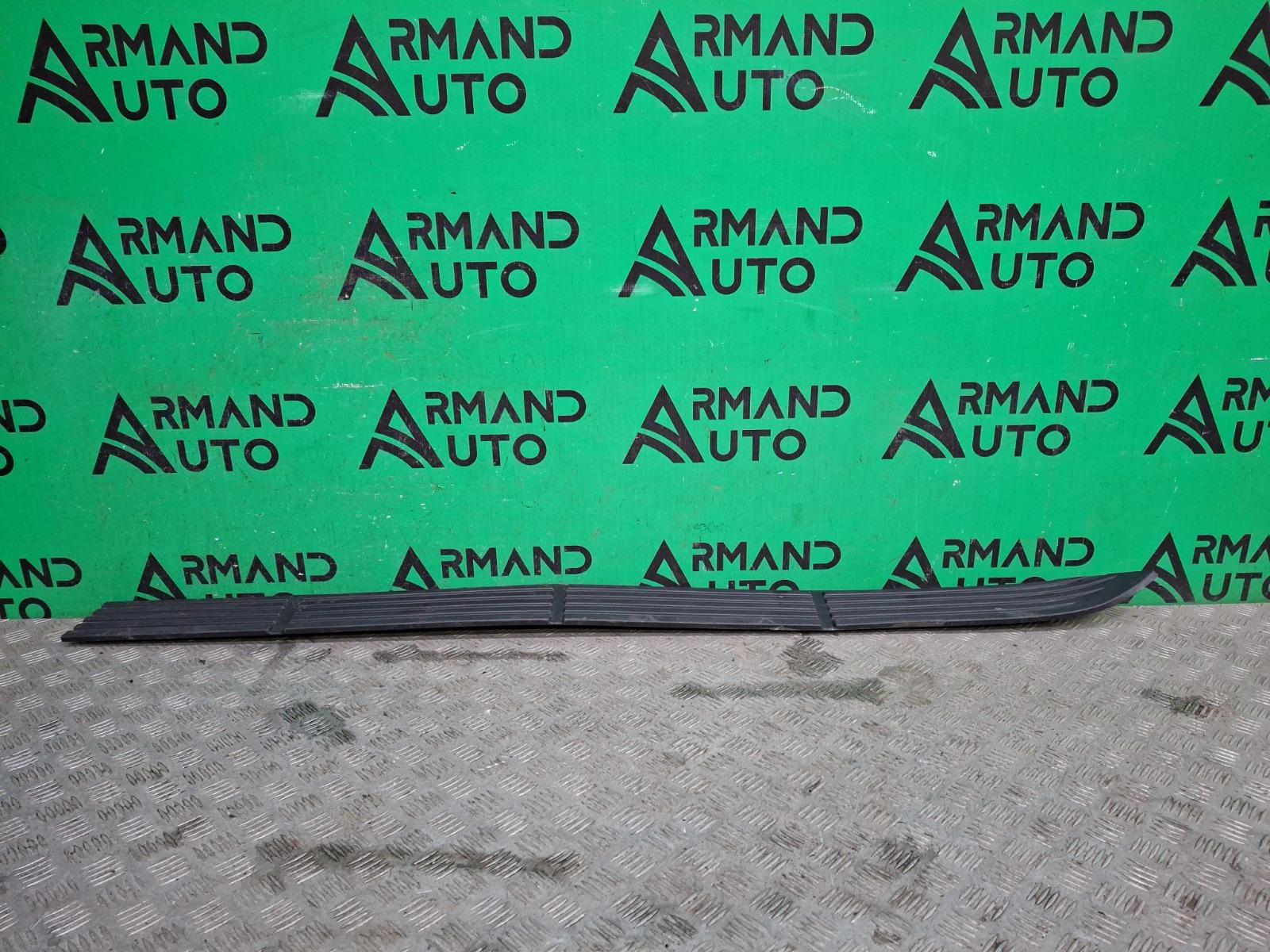 Накладка подножки правая Toyota Land Cruiser 2012-2021 200 517716A120 Б/У