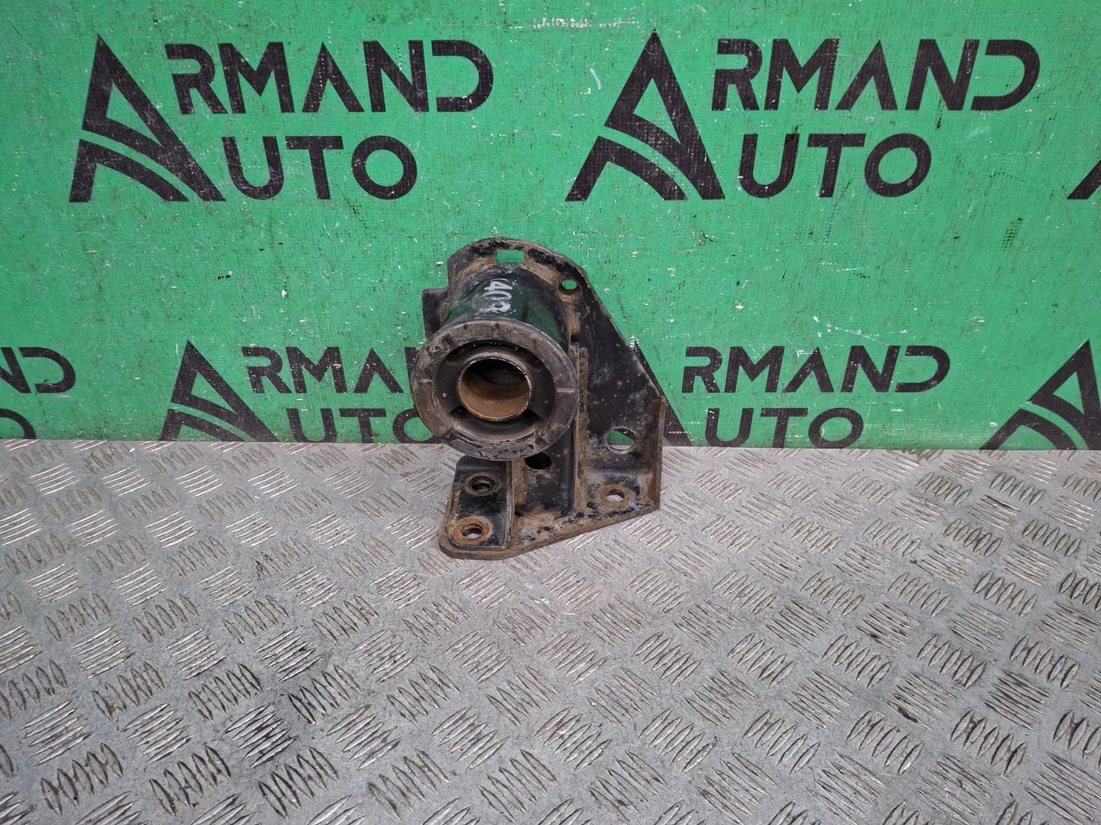 Кронштейн торсиона кабины правый Isuzu N-Series 2014-нв NPR 8980747990 новая