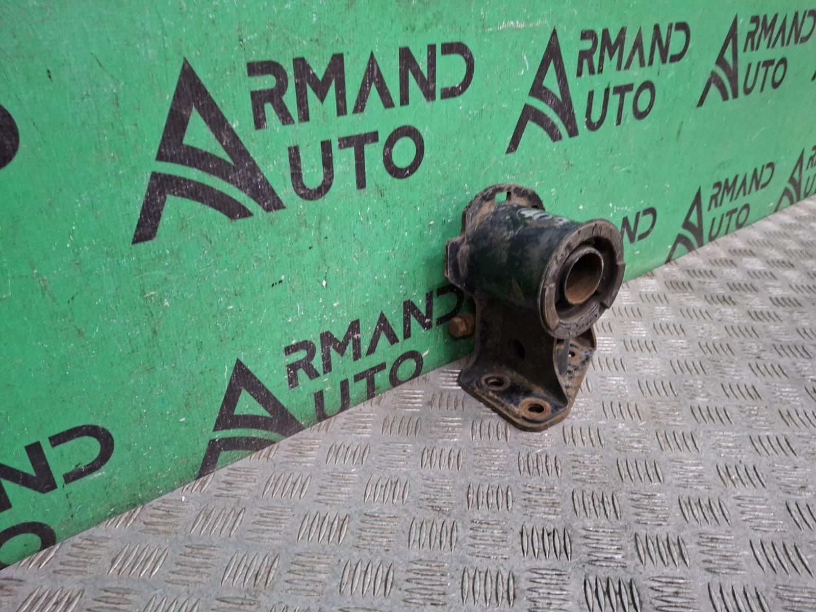 Кронштейн торсиона кабины правый N-Series 2014-нв NPR