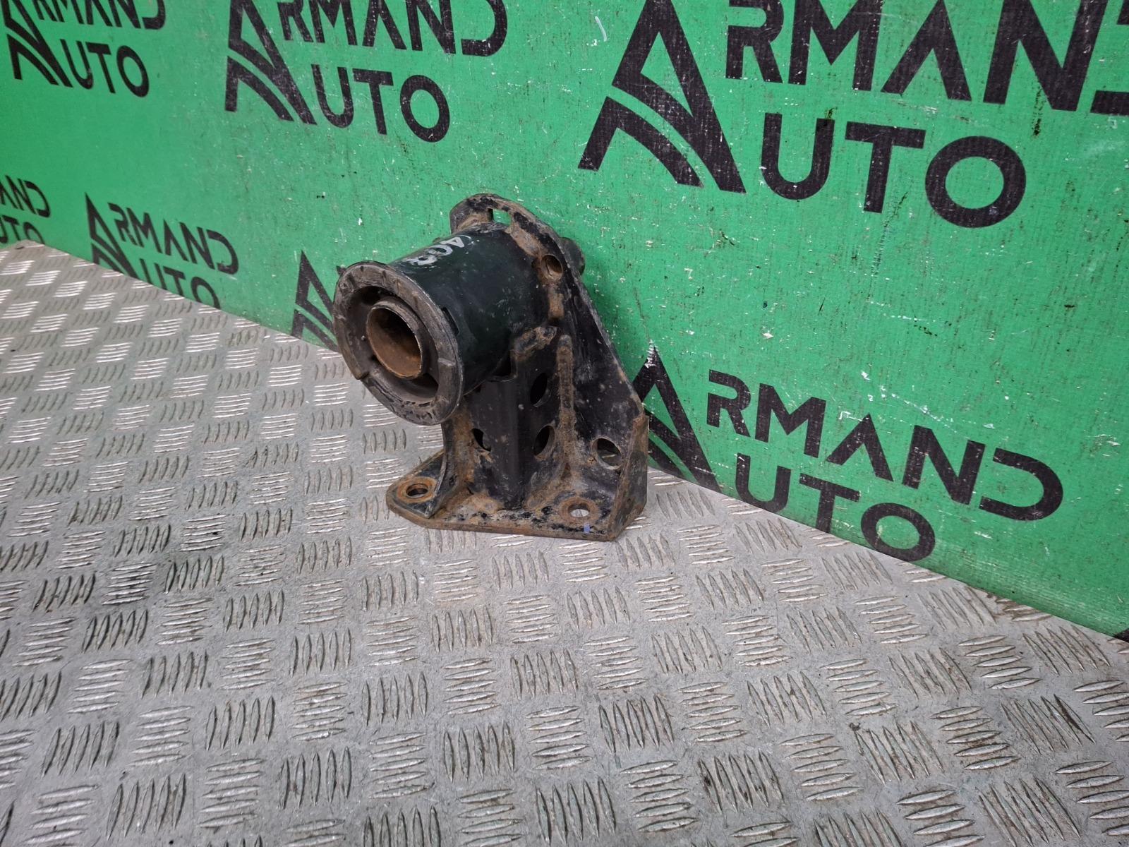 Кронштейн торсиона кабины правый Isuzu N-Series NPR