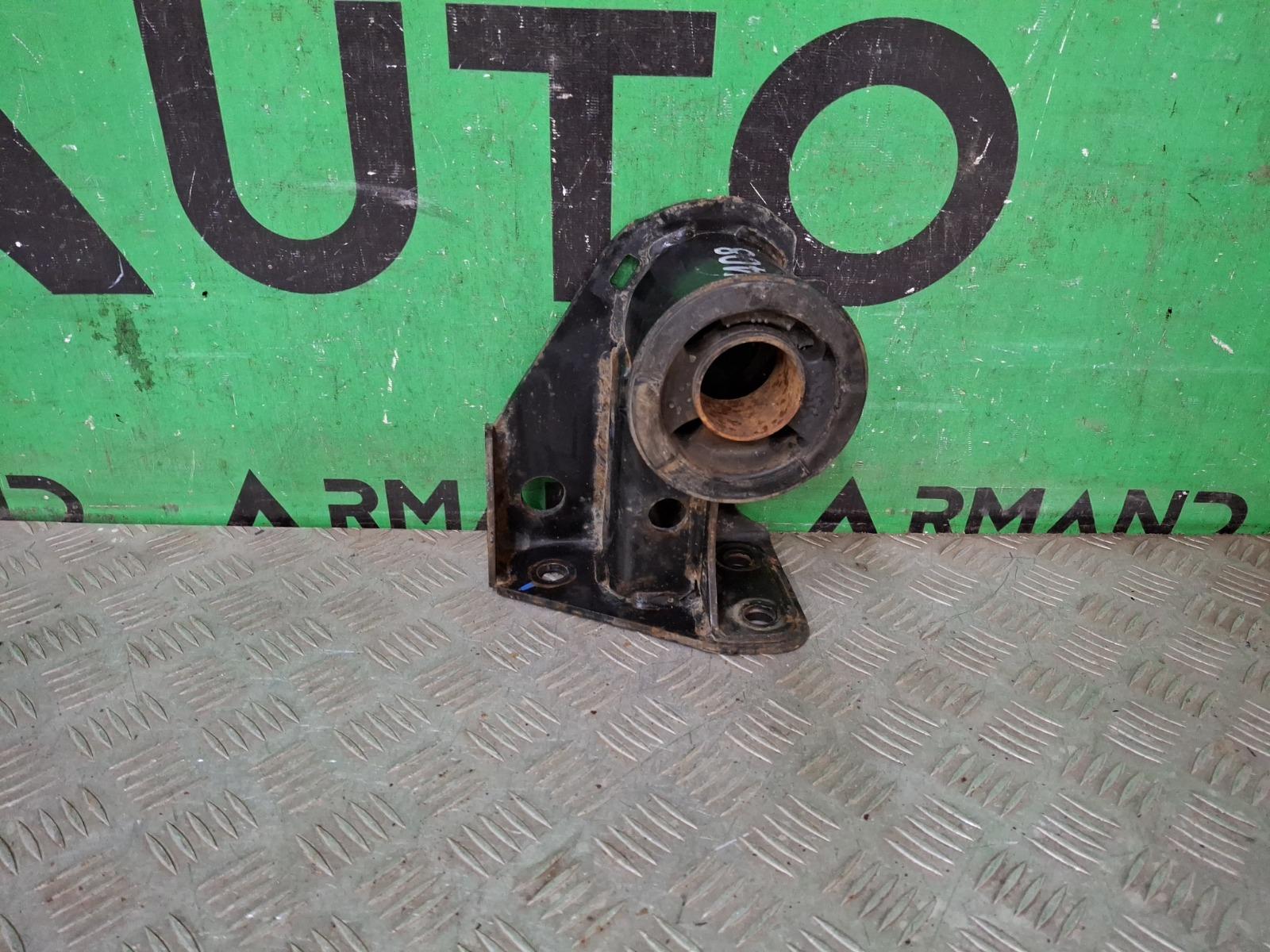 Запчасть кронштейн торсиона кабины левый Isuzu N-Series 2014-нв NPR 8980748000 Б/У Кронштейн торсиона кабины левый Isuzu N-Series 2014-нв NPR 8980748000 Б/У