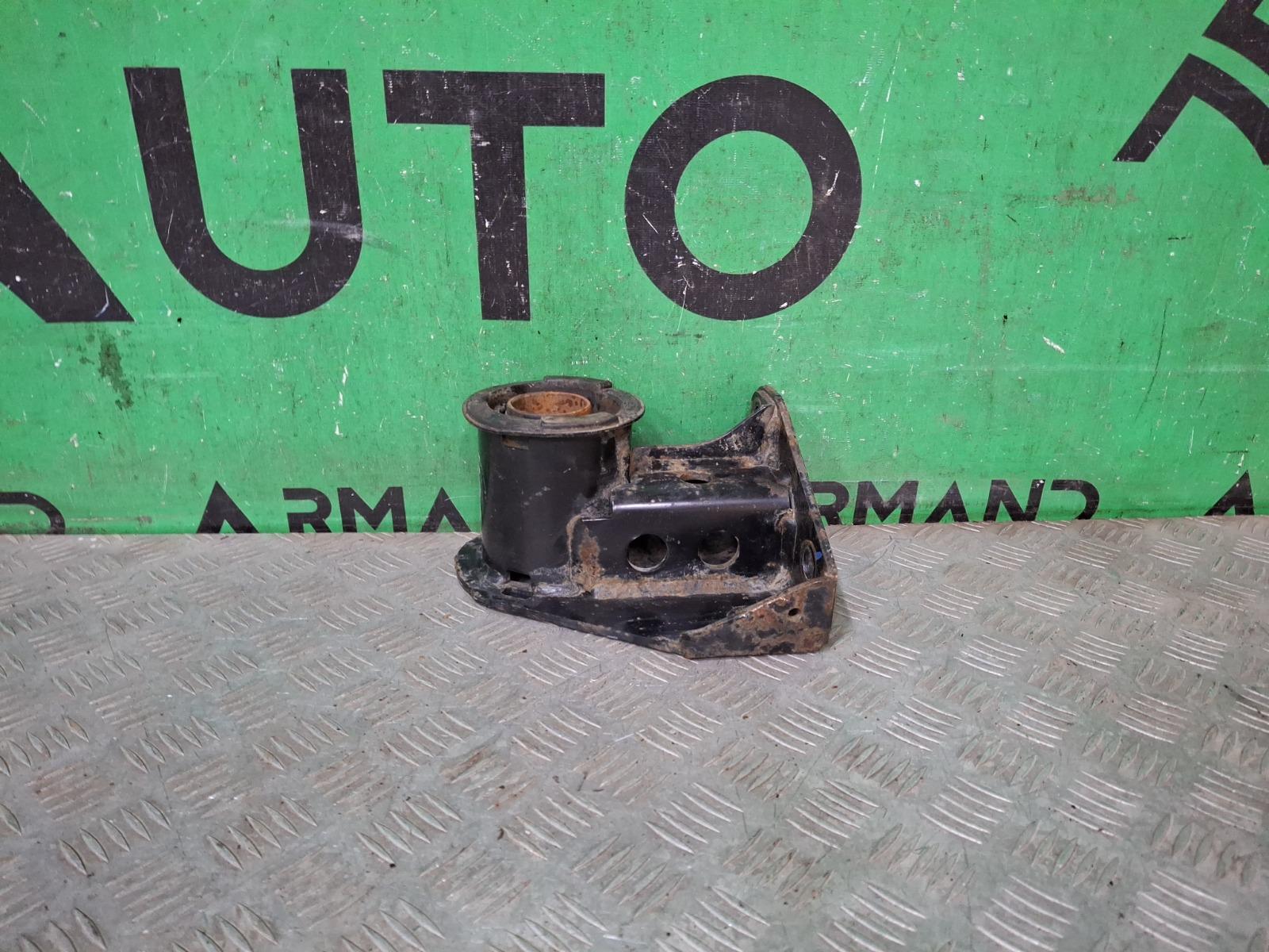 Кронштейн торсиона кабины левый N-Series 2014-нв NPR Кронштейн торсиона кабины левый N-Series 2014-нв NPR