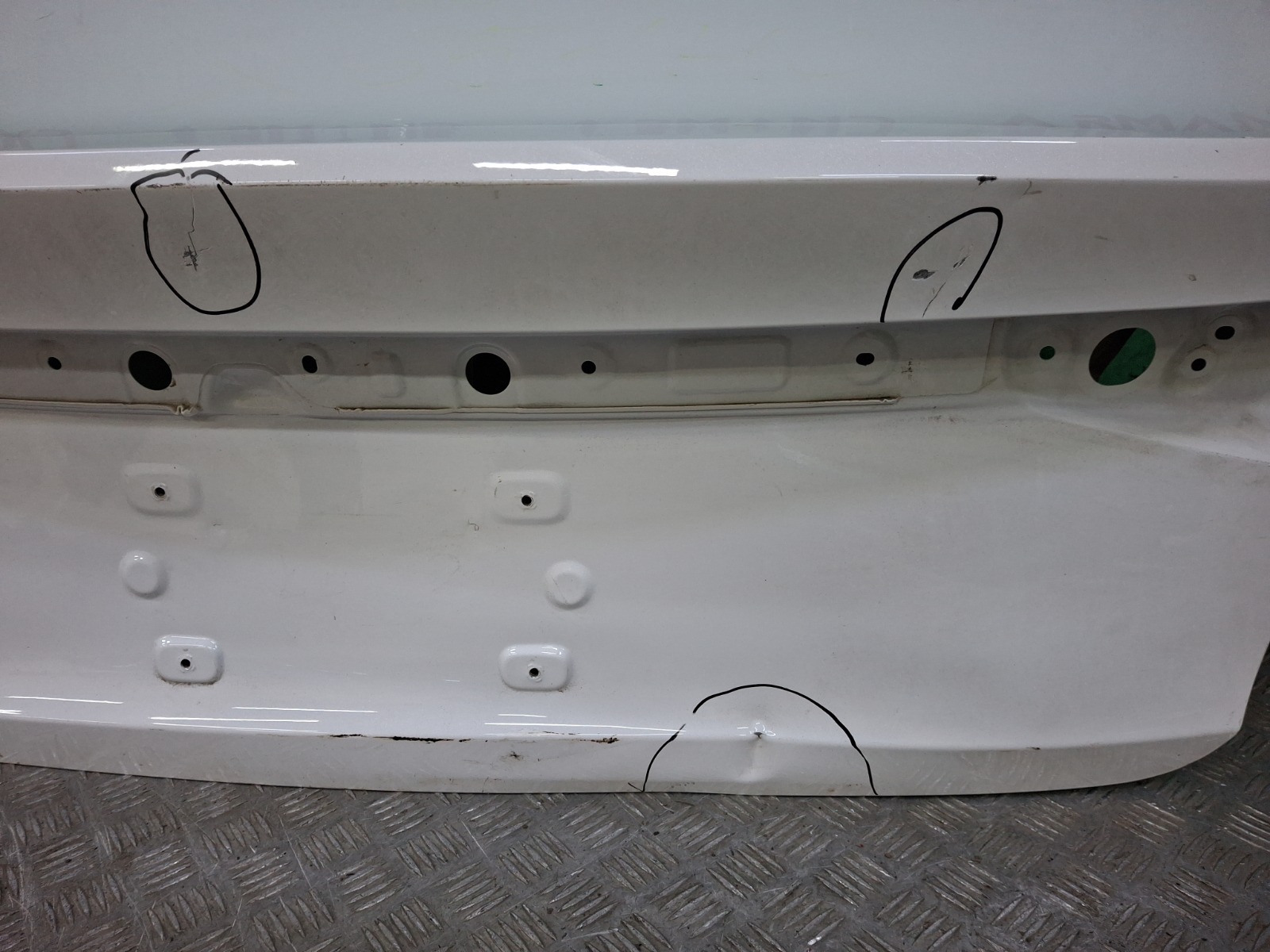 Крышка багажника Arrizo 8 2022-нв M1E