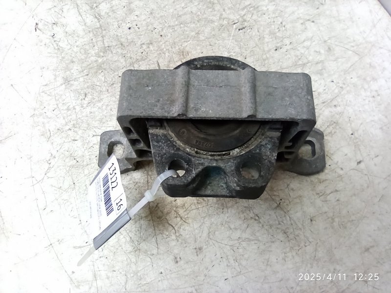Опора двигателя правая FORD FOCUS 2010 хетчбэк SHDA 1677276 контрактная