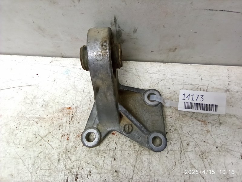Кронштейн редуктора задний правый Mitsubishi Outlander XL 2006-2012 3517A074 контрактная