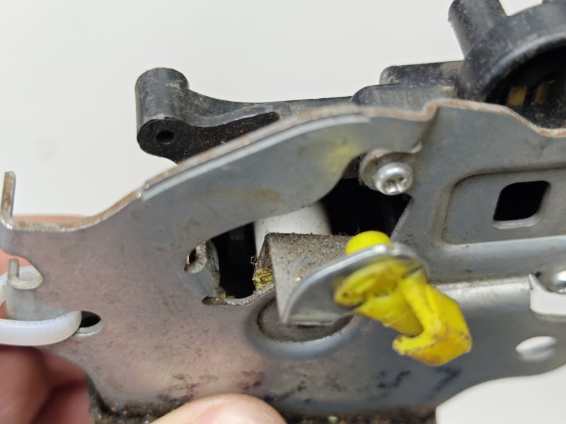 Замок багажника Mitsubishi Lancer 10