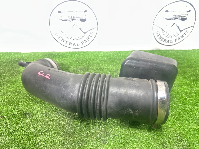 Патрубок воздушного фильтра передний Isuzu Bighorn 2001 UBS26 6VE1 8971947101 контрактная