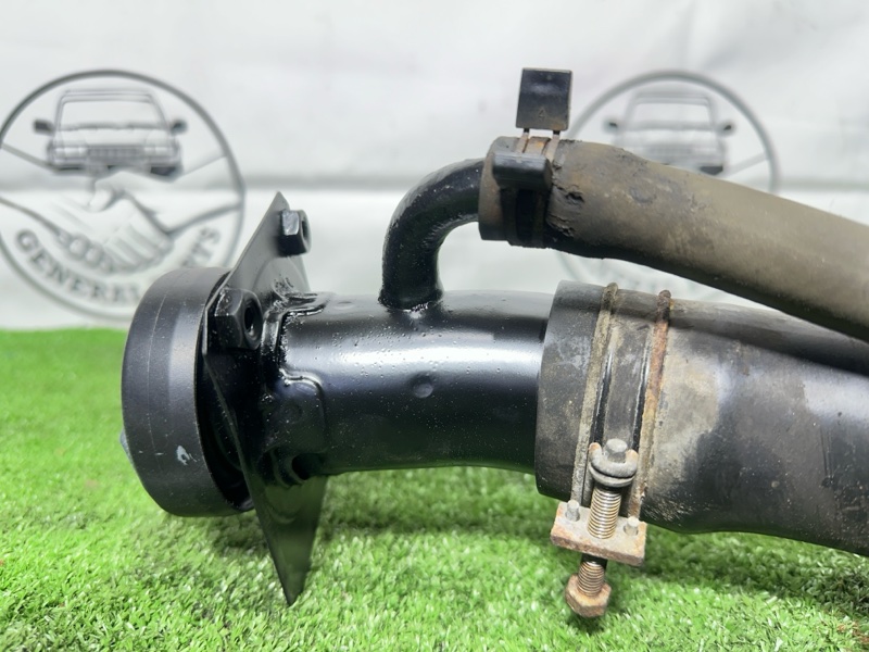 Горловина топливного бака задняя Bighorn 2001 UBS26 6VE1