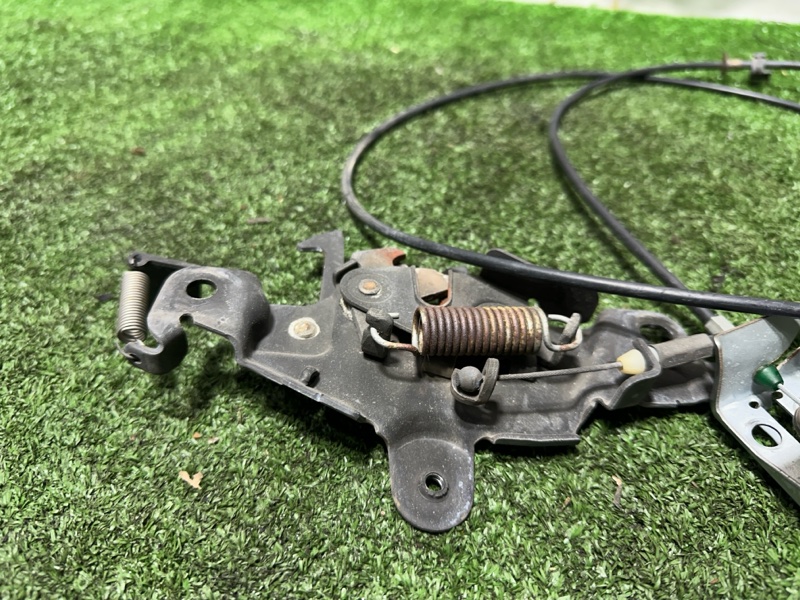 Замок капота передний Toyota Hilux Surf KDN185 1KD