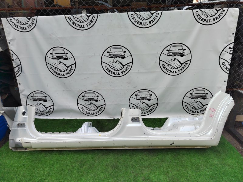 Запчасть порог кузова левый Toyota Land Cruiser Cygnus 2003 UZJ100 2UZ 6131260170 контрактная Порог кузова левый Toyota Land Cruiser Cygnus 2003 UZJ100 2UZ 6131260170 контрактная