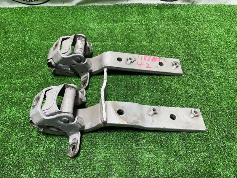 Запчасть петля двери багажника Isuzu Bighorn 1997 UBS69 4GJ2 8978113850 контрактная Петля двери багажника Isuzu Bighorn 1997 UBS69 4GJ2 8978113850 контрактная