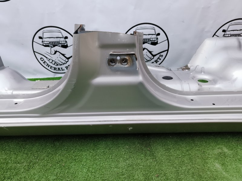 Порог кузова левый Land Cruiser 2001 UZJ100 2UZ