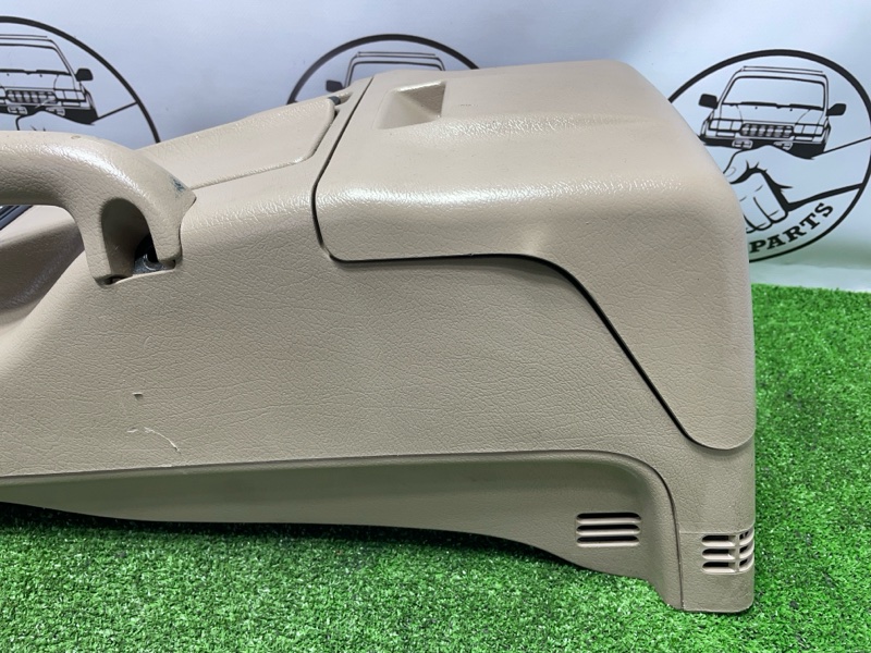 Бардачок между сиденьями Bighorn 2001 UBS26 6VE1 Бардачок между сиденьями Bighorn 2001 UBS26 6VE1