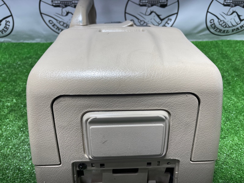 Бардачок между сиденьями Bighorn 2001 UBS26 6VE1 Бардачок между сиденьями Bighorn 2001 UBS26 6VE1