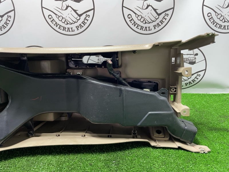 Бардачок между сиденьями Bighorn 2001 UBS26 6VE1 Бардачок между сиденьями Bighorn 2001 UBS26 6VE1