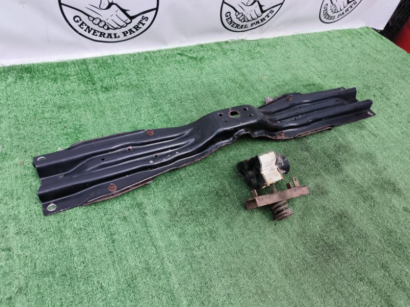 Крепление запасного колеса Land Cruiser Cygnus 2003 UZJ100 2UZ