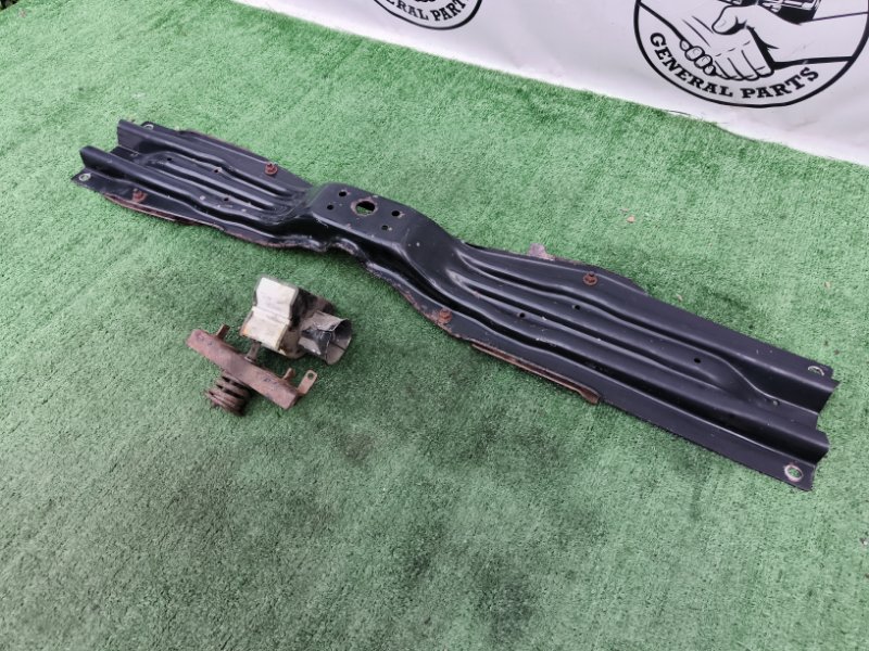 Крепление запасного колеса Toyota Land Cruiser Cygnus UZJ100 2UZ