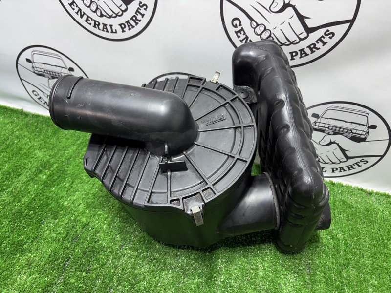 Корпус воздушного фильтра Bighorn 1999 UBS73GW 4JX1