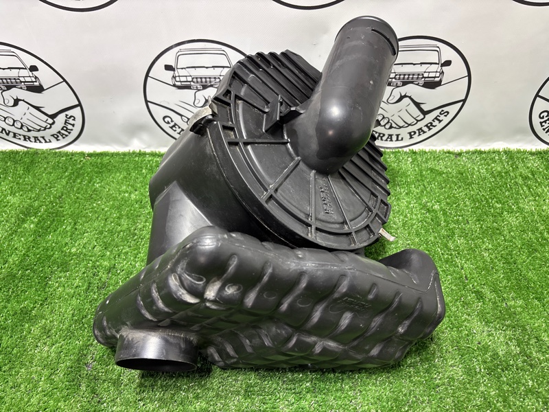 Корпус воздушного фильтра Bighorn 1999 UBS73GW 4JX1