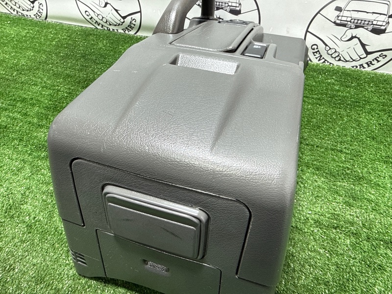 Бардачок между сиденьями Bighorn 2000 UBS26 6VE1