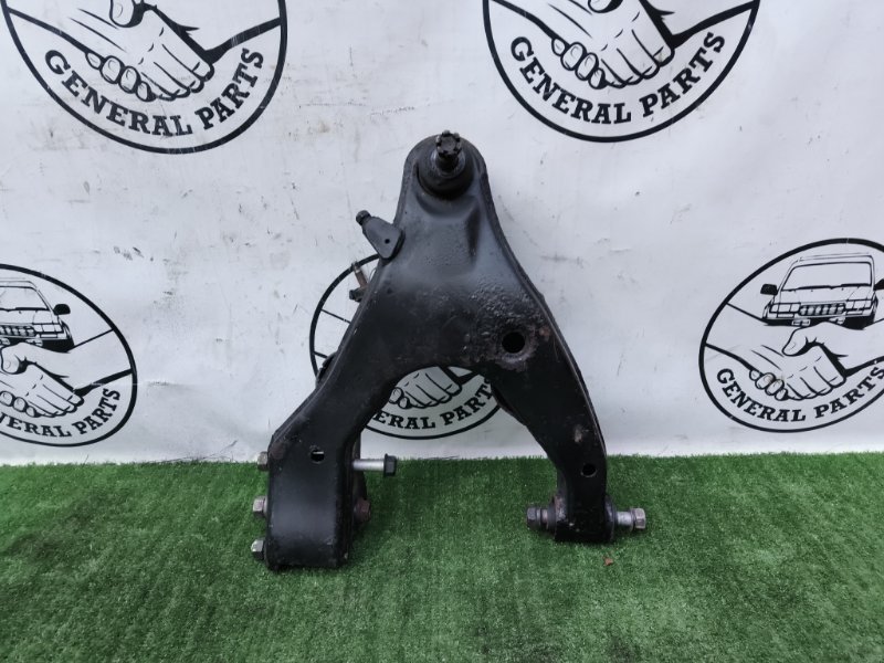Рычаг подвески нижний передний правый Toyota Land Cruiser Cygnus 1999 UZJ100 2UZ 48620-60010 контрактная