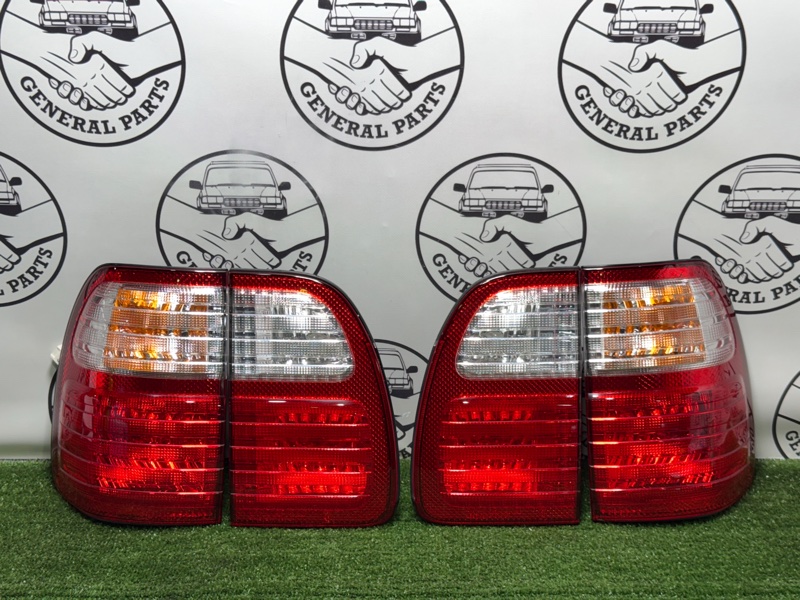 Стоп-сигнал задний Toyota Land Cruiser Cygnus 1999 UZJ100 2UZ 8156160600 контрактная